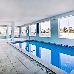 Apartment George's Quinta Palmeiras, A 2 Bedroom In Luxury Complex, Walking Distance To Town, Lagos